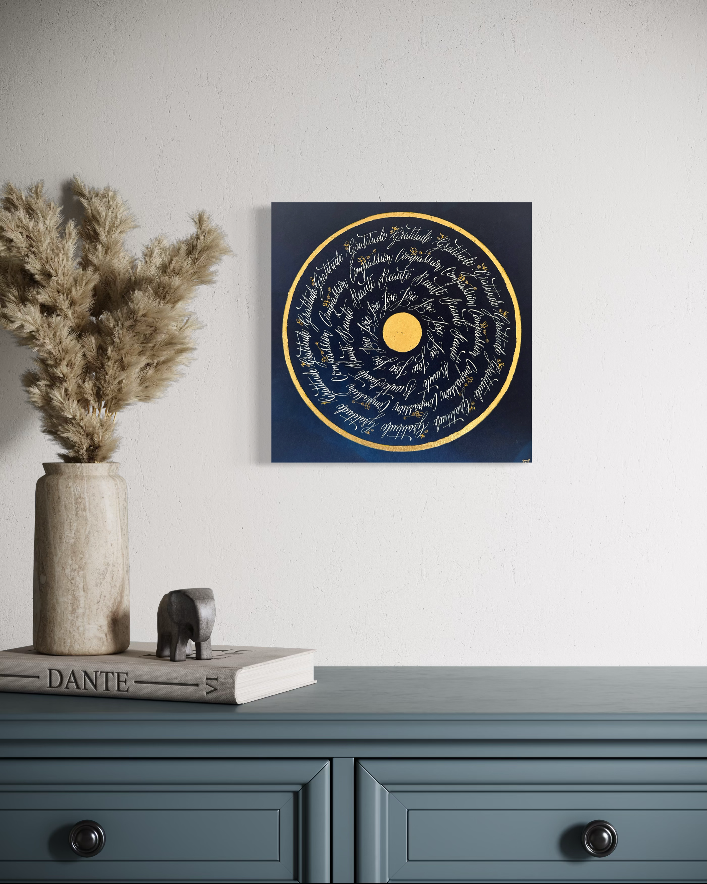 oeuvre d'art, encre sur papier, cyanotype, mis en scène dans salon, série pouvoir des mots, murmure bleu